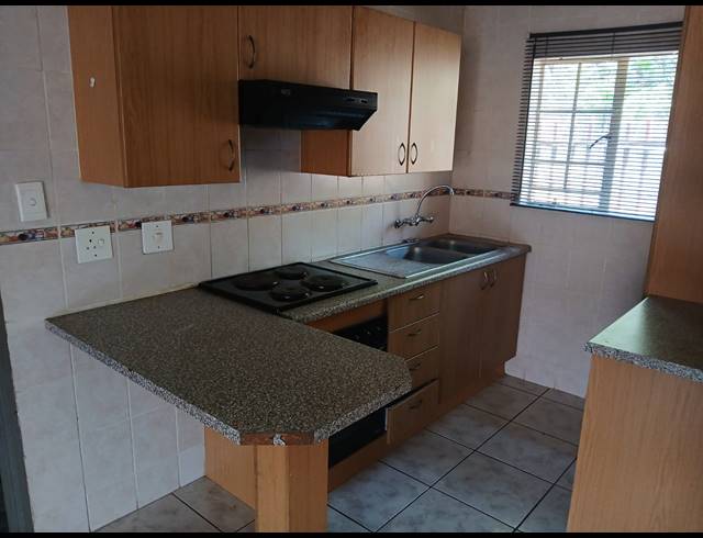 3 BEDROOM TOWNHOUSE FOR SALE IN SAFARI GARDENS